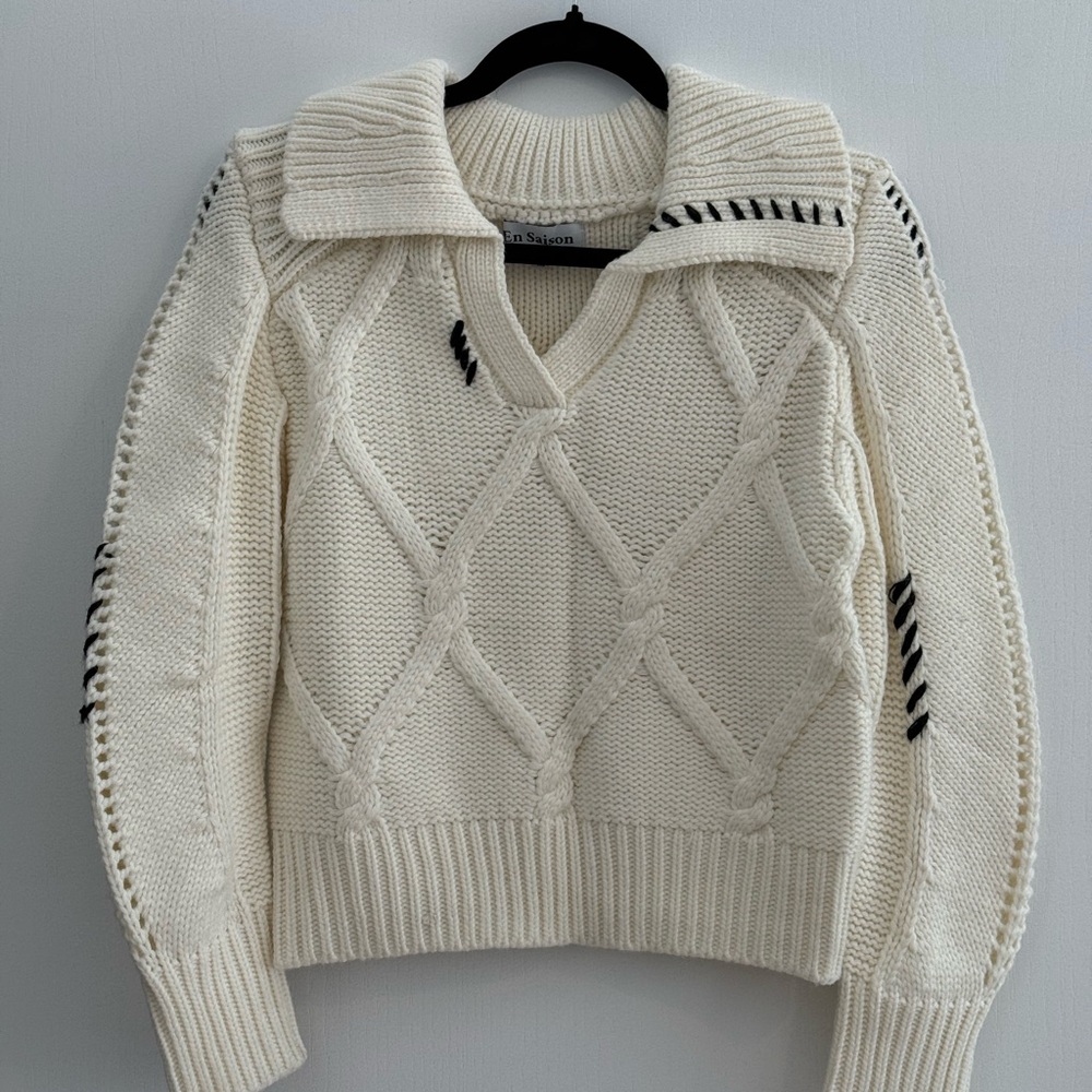 En Saison Cream V-Neck Sweater with Black Details
